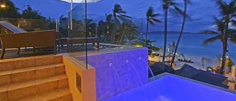 Suite Heaven | Premium bedding, minibar, in-room safe, desk