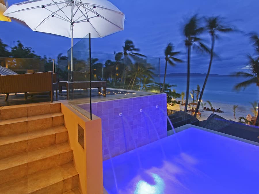 Suite (Heaven) | Luxe beddengoed, een minibar, een kluis op de kamer, een bureau