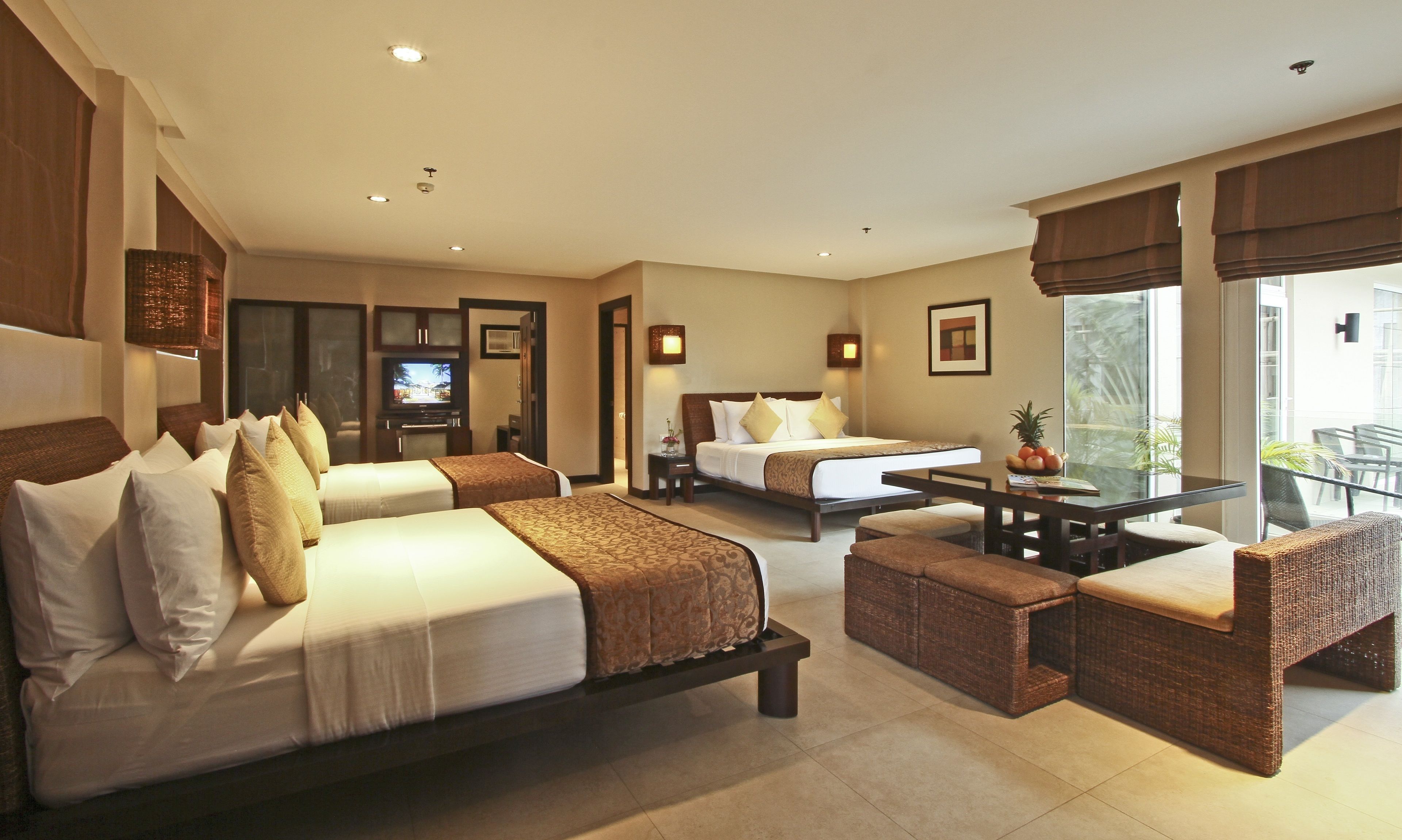 family grand suite with veranda	 | premium bedding, minibar, in-room safe, desk