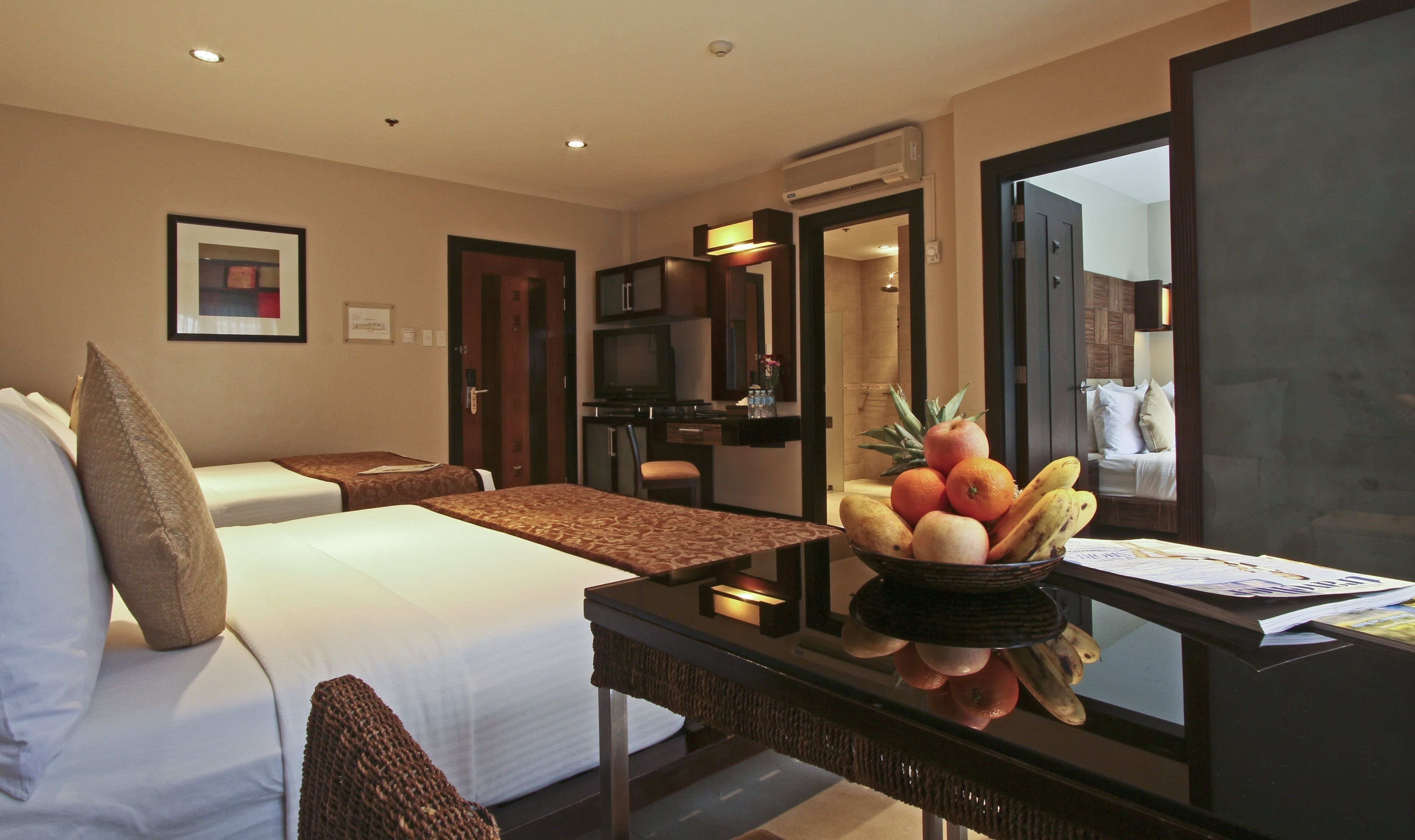 Ropa de cama de alta calidad, minibar, caja fuerte y escritorio