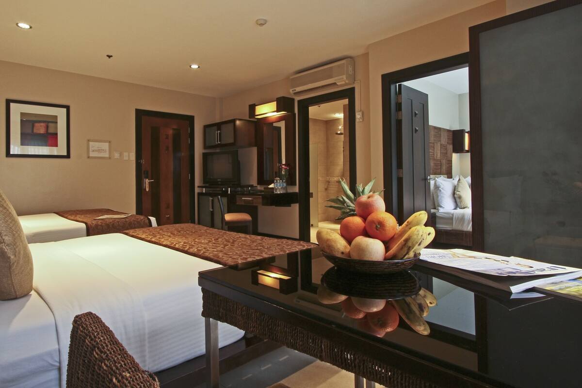 Premium bedding, minibar, in-room safe, desk