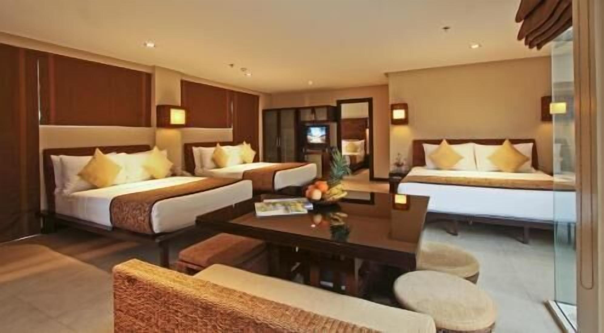 Ropa de cama de alta calidad, minibar, caja fuerte y escritorio