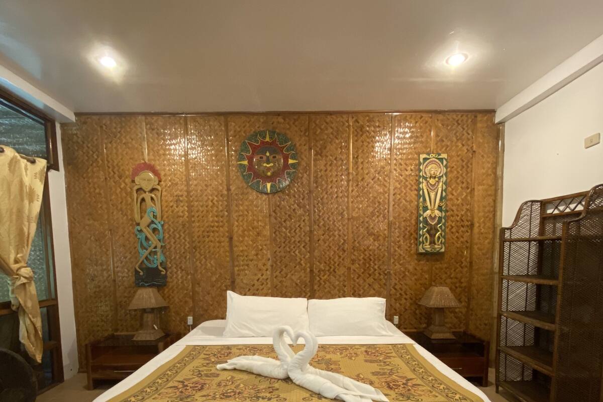 standard cottage | minibar, in-room safe, desk, blackout curtains