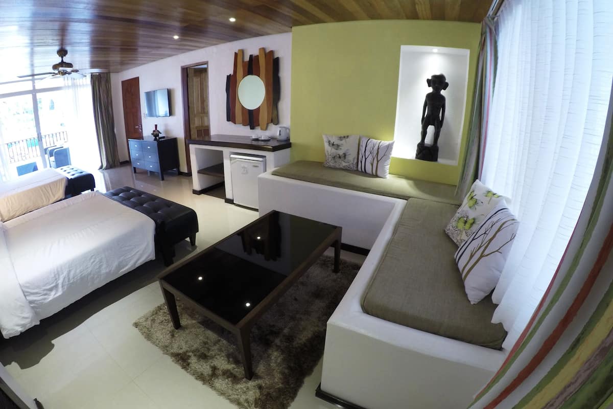 premier deluxe, 2 queen beds | minibar, in-room safe, blackout curtains, rollaway beds