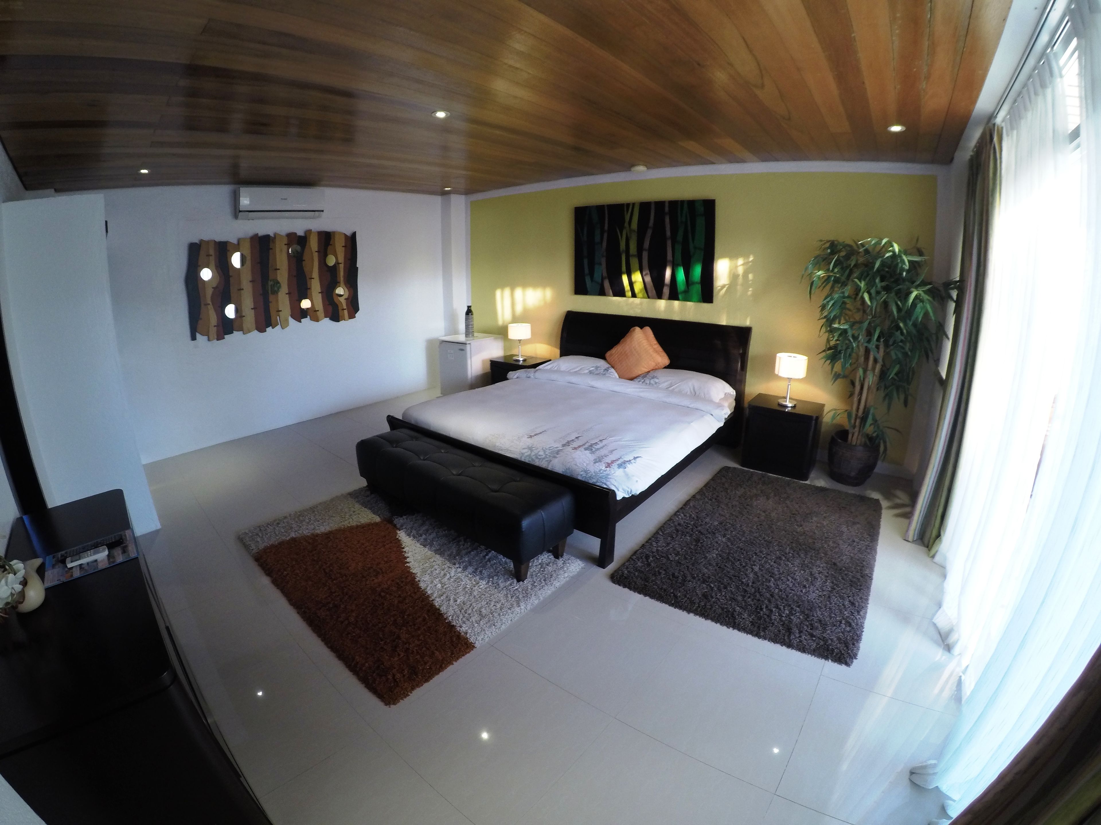 premium deluxe, 1 king bed | minibar, in-room safe, blackout curtains, rollaway beds