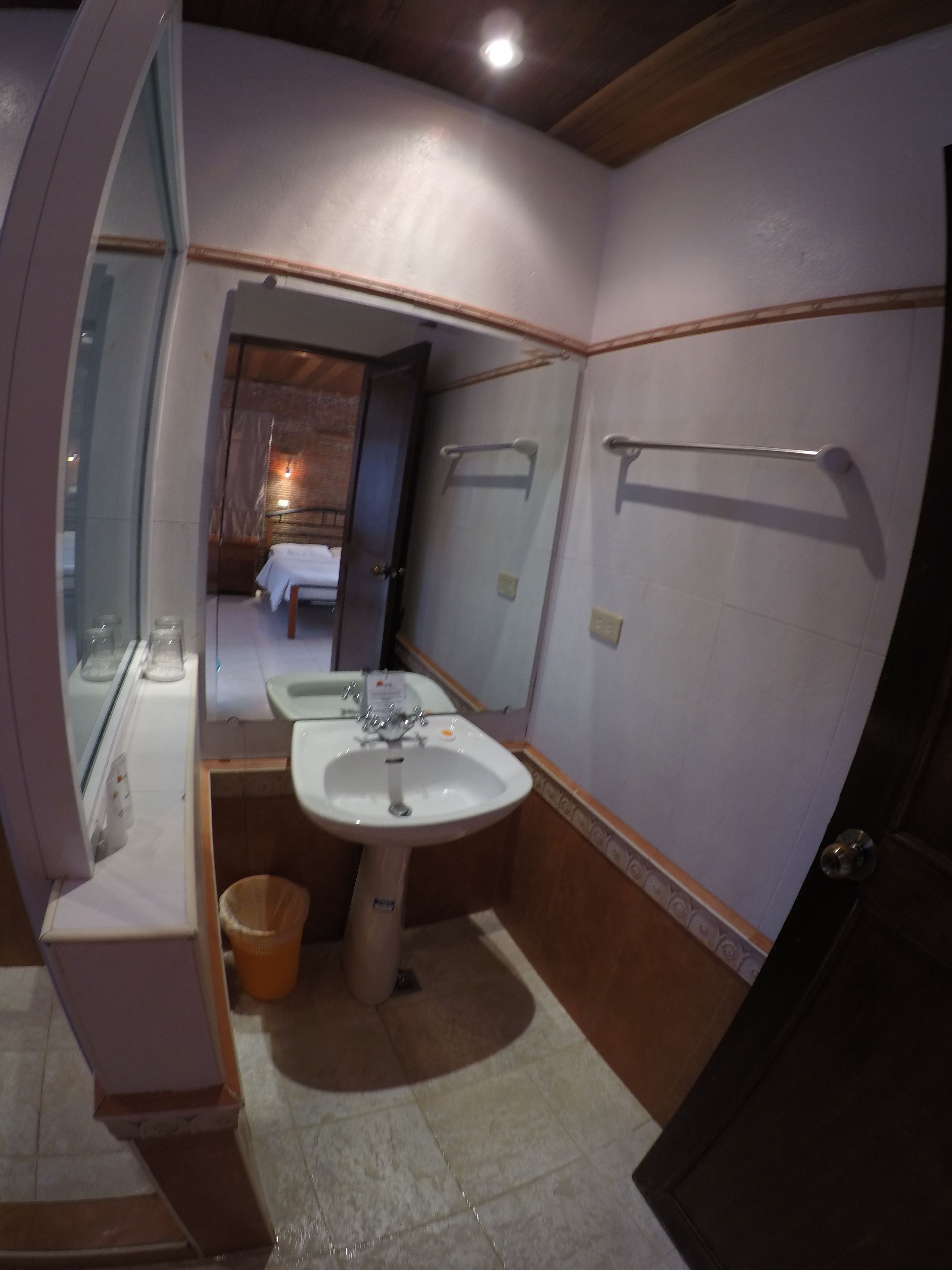 shower, rainfall showerhead, free toiletries, bidet