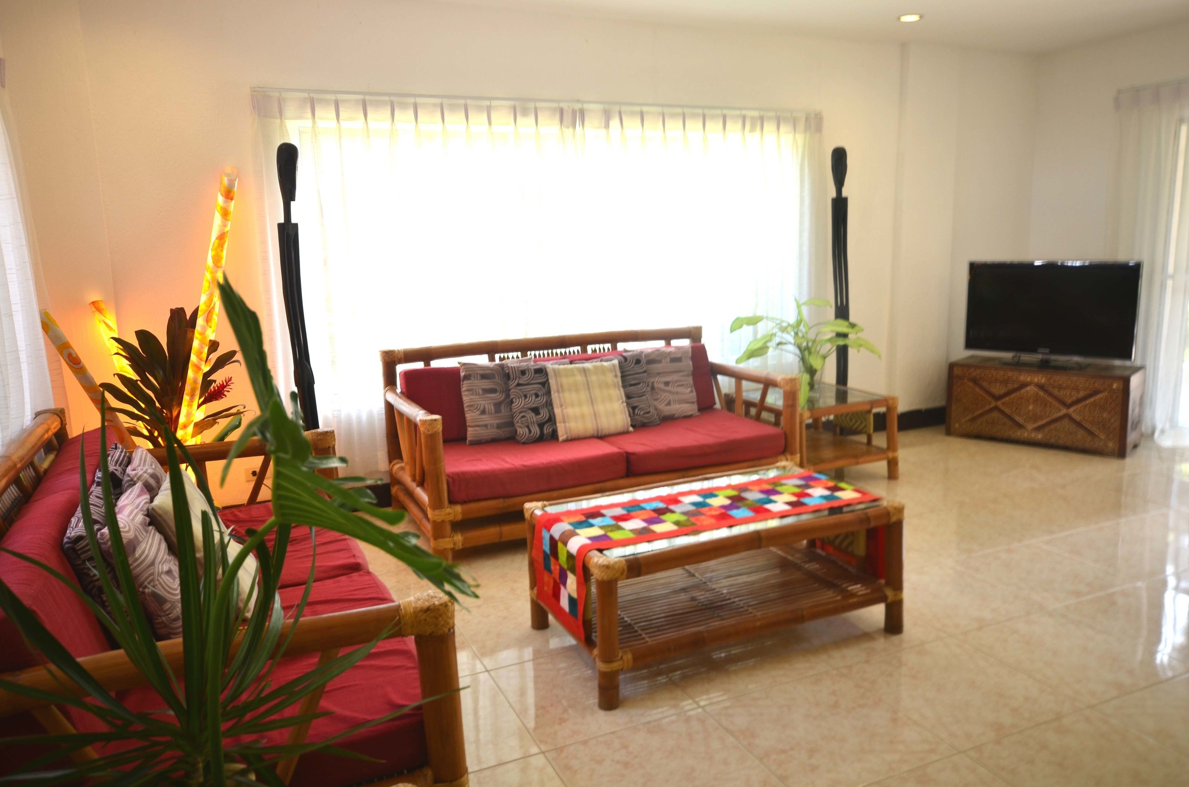 villa | living room | 32-inch flat-screen tv with cable channels, tv