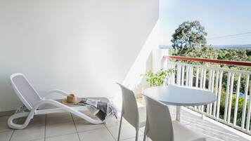 Deluxe King Room with Spa Bath | Terrace/patio