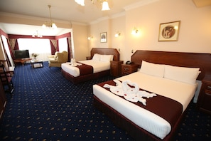 Habitación doble Premium | Escritorio, wifi gratis y ropa de cama