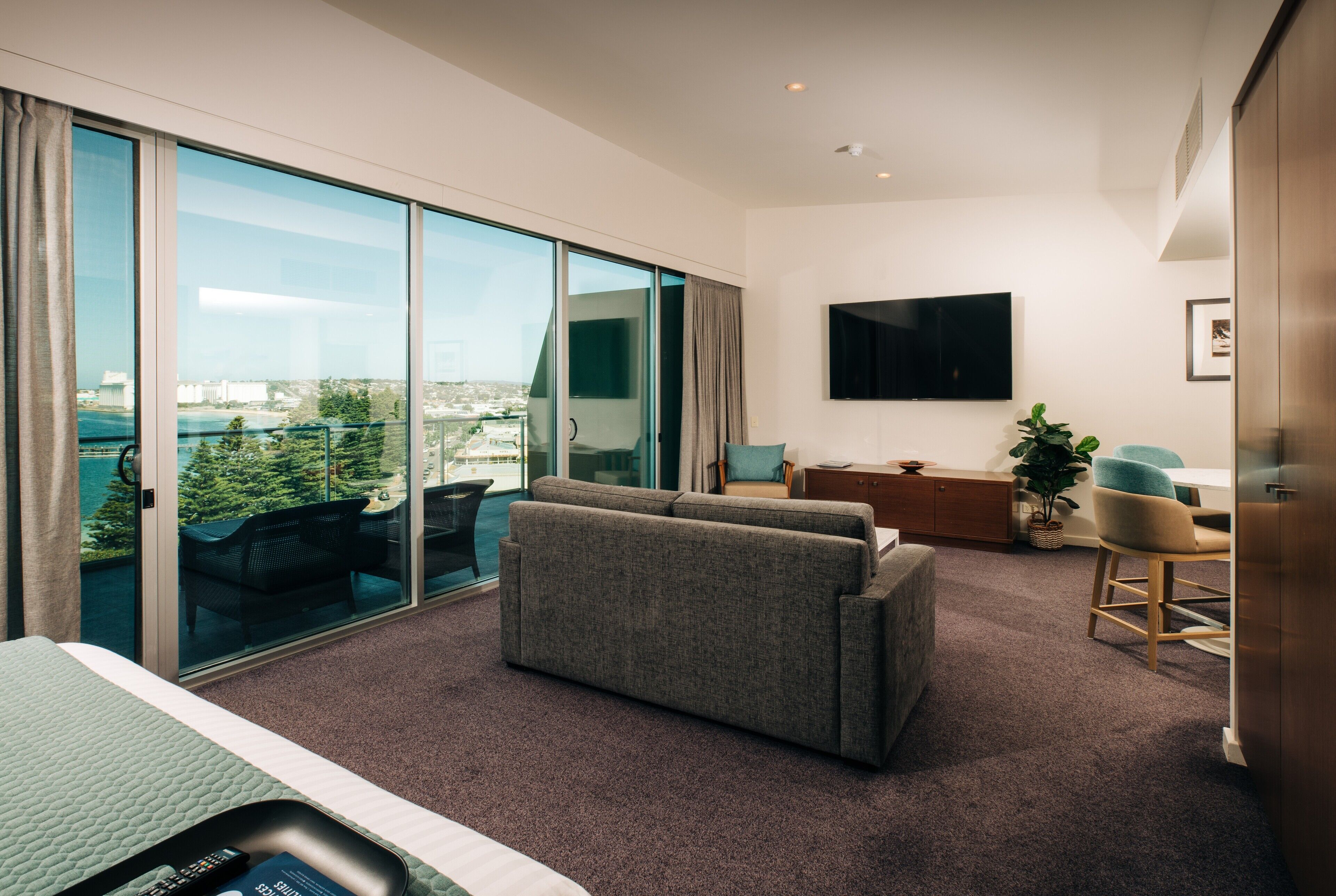 luxury suite with ocean view | 1 bedroom, minibar, in-room safe, soundproofing