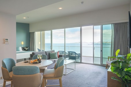 Luxury Suite with Ocean View | Minibar, in-room safe, soundproofing, iron/ironing board