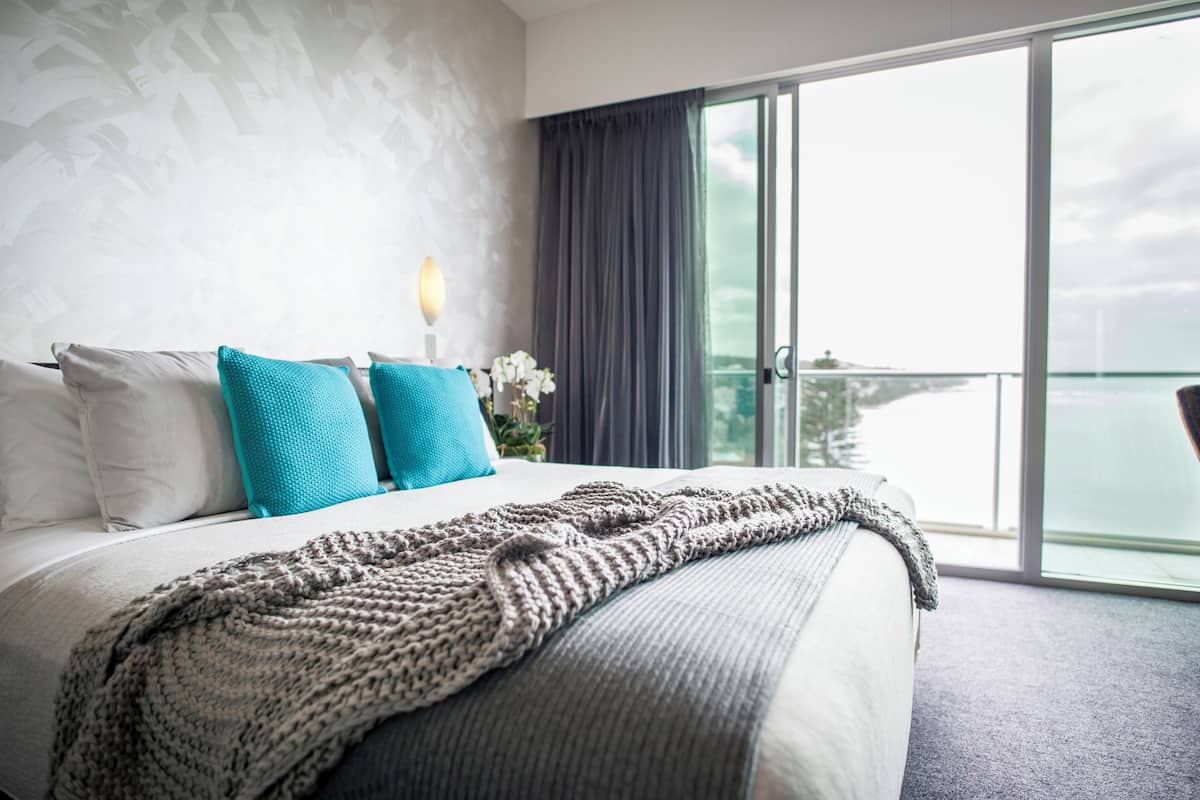 luxury suite with ocean view | 1 bedroom, minibar, in-room safe, soundproofing