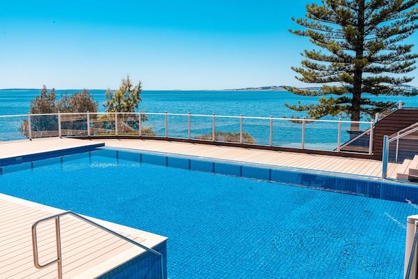 Outdoor pool, open 6:30 AM to 10 PM, pool loungers