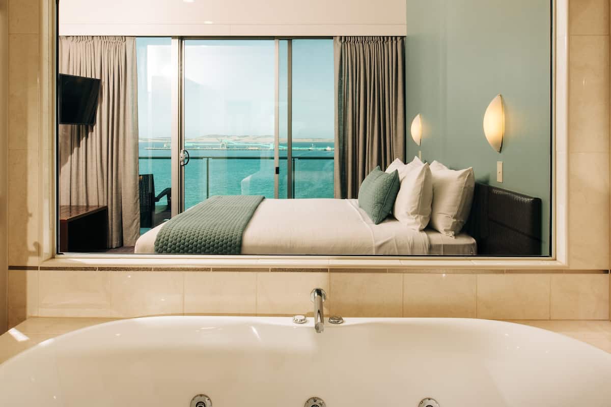 luxury suite with ocean view | 1 bedroom, minibar, in-room safe, soundproofing