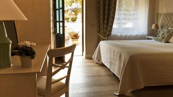 Double Room | Minibar, in-room safe, desk, free cots/infant beds