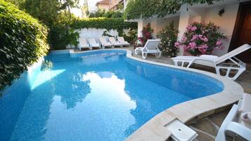 Seasonal outdoor pool, sun loungers
