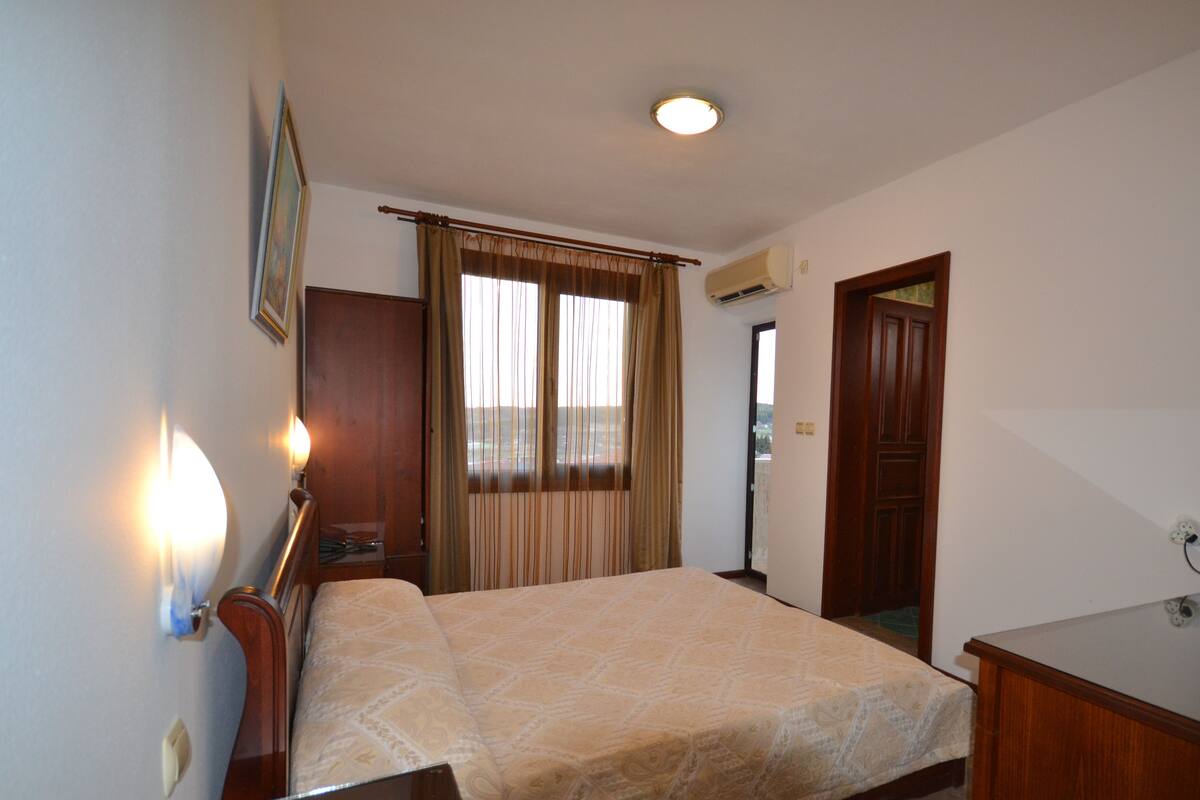 Habitación doble, balcón, vista al mar (Small) | Escritorio, tabla de planchar con plancha, wifi gratis y ropa de cama