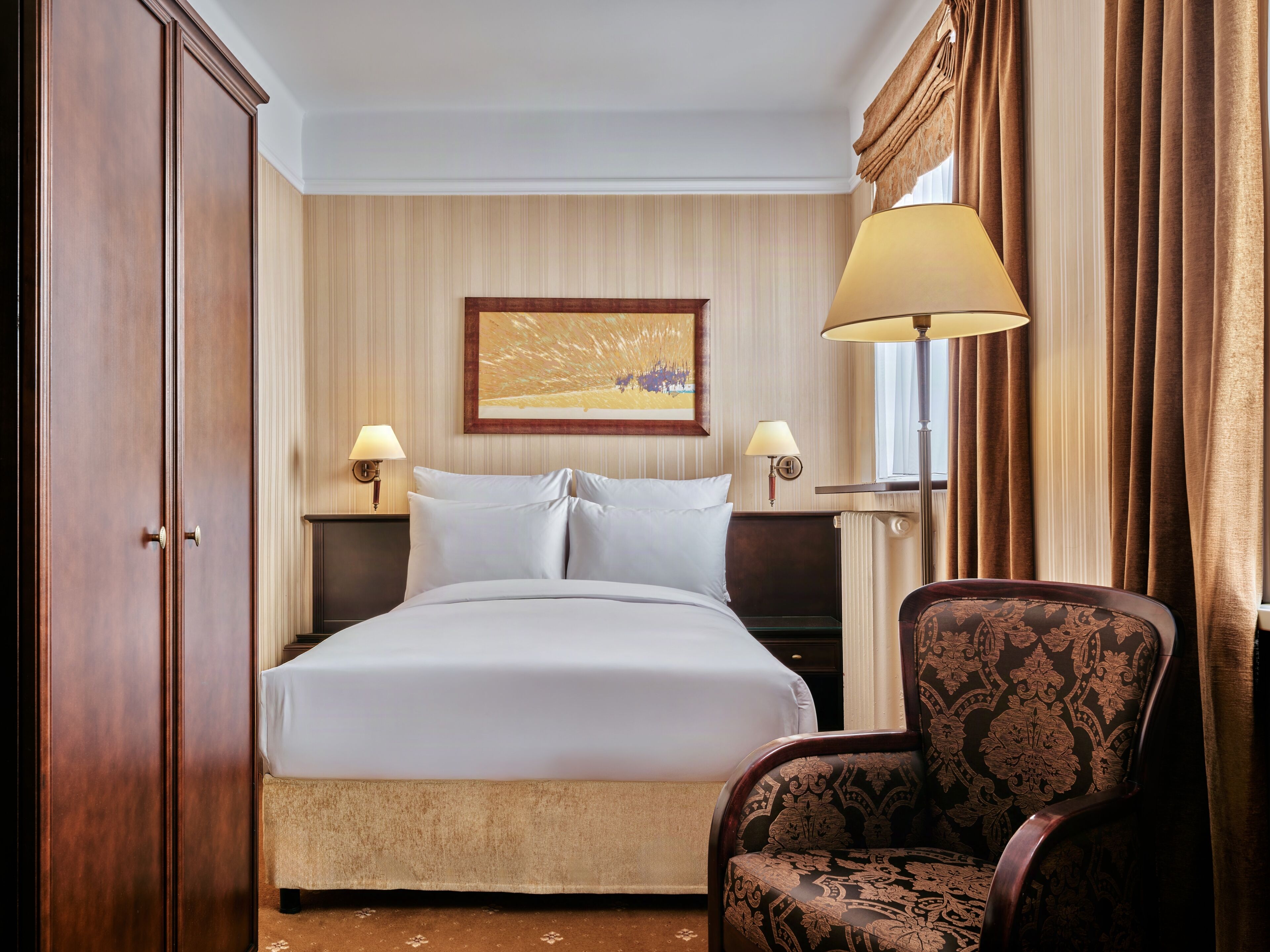 Minibar, in-room safe, soundproofing, free WiFi