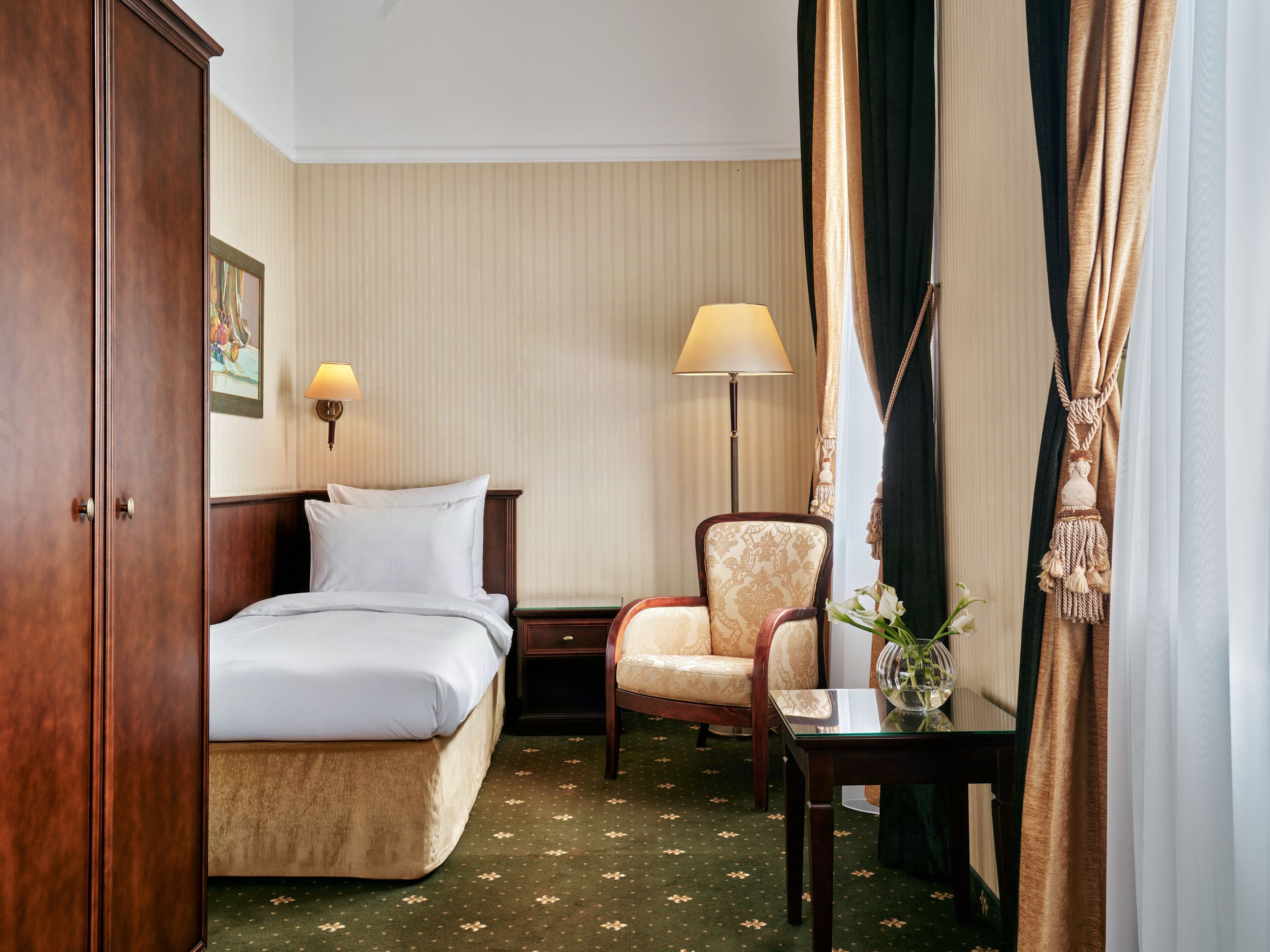 Minibar, in-room safe, soundproofing, free WiFi