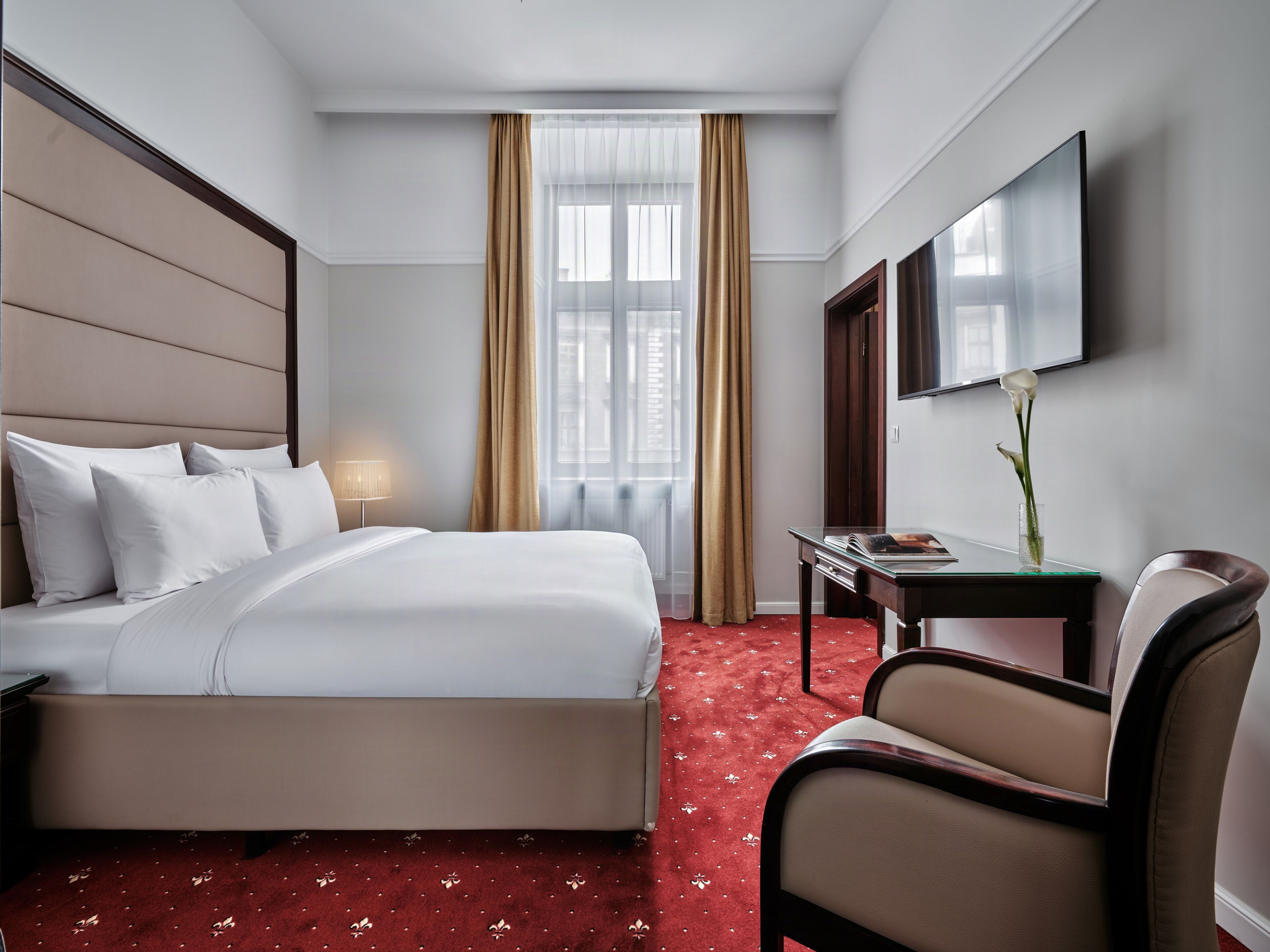 Minibar, in-room safe, soundproofing, free WiFi