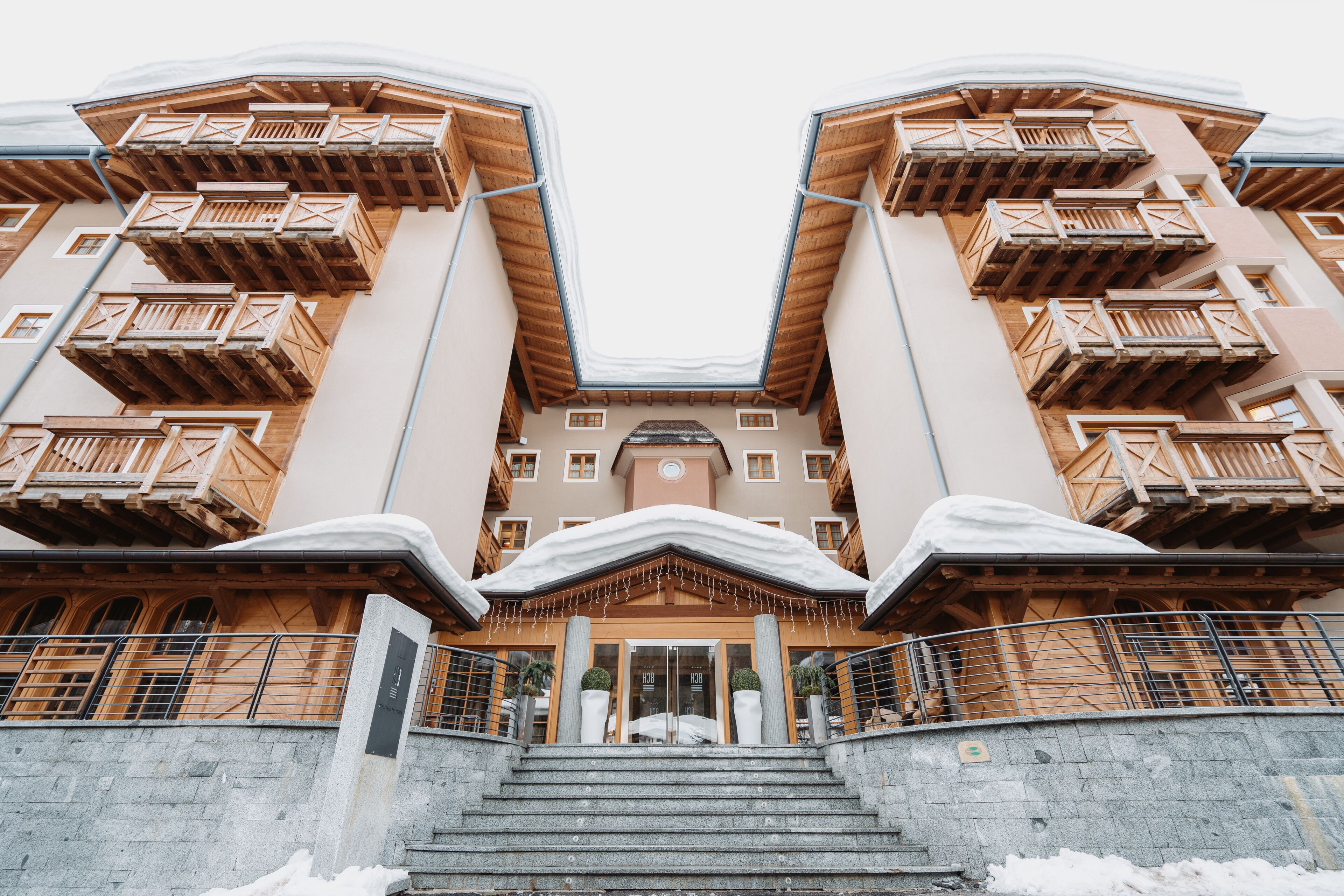 Vista frontal de la propiedad