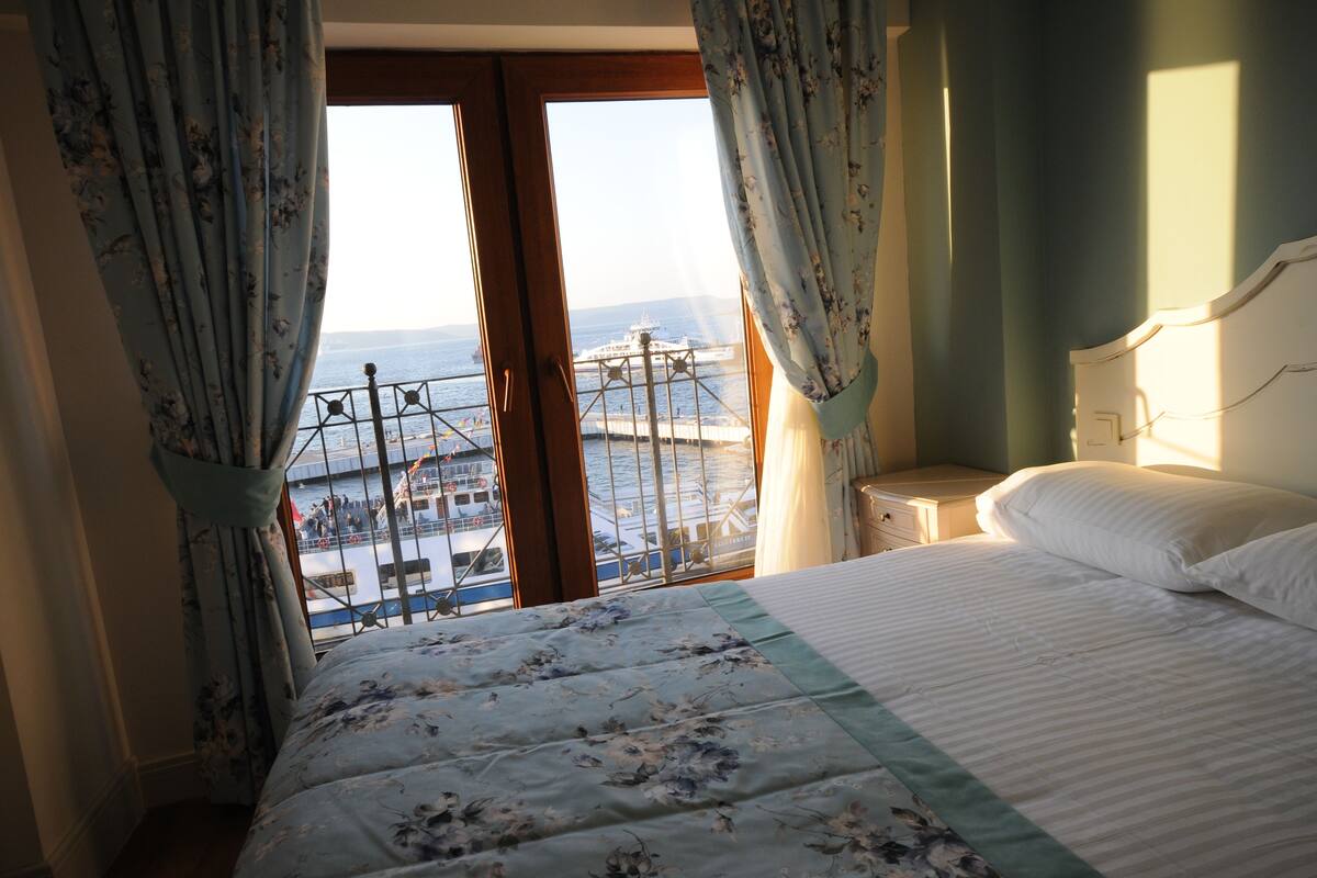 double or twin room | premium bedding, minibar, in-room safe, desk