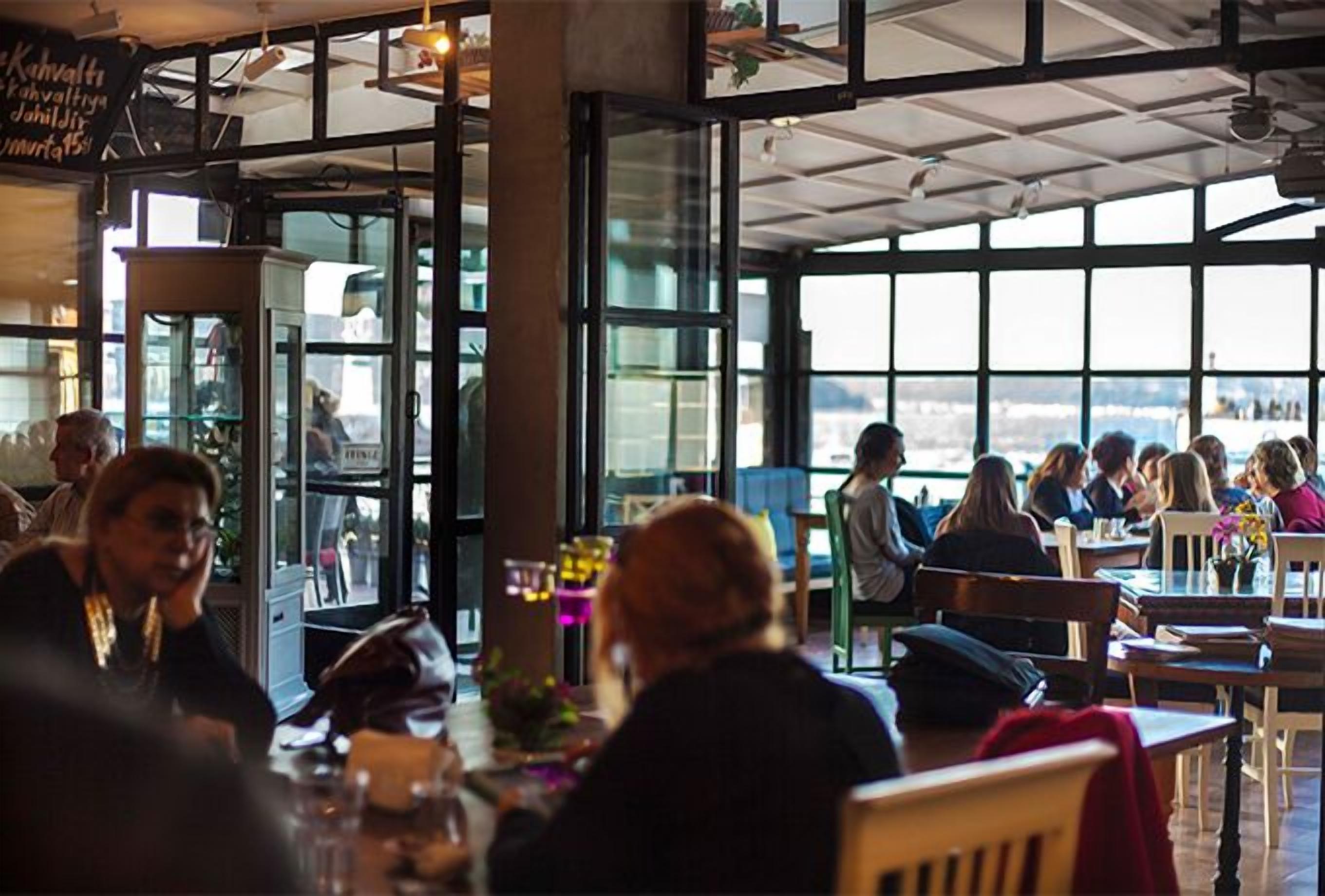 Breakfast, lunch, dinner served; ocean views