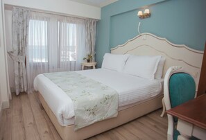 Premium bedding, minibar, in-room safe, desk - Hotel Limani (Çanakkale)
