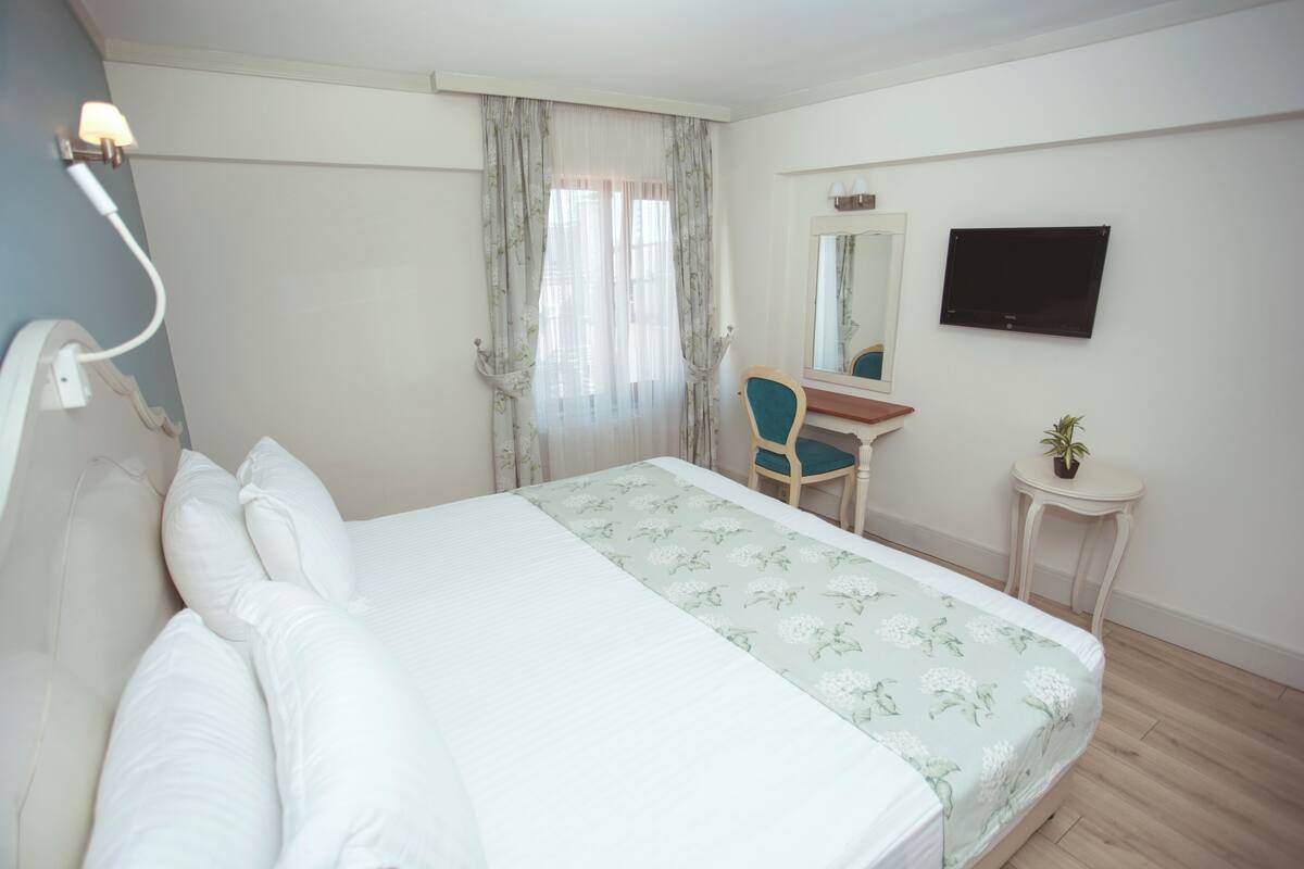 Standard Double or Twin Room City View | 高級寝具、ミニバー、セーフティボックス (室内)、デスク