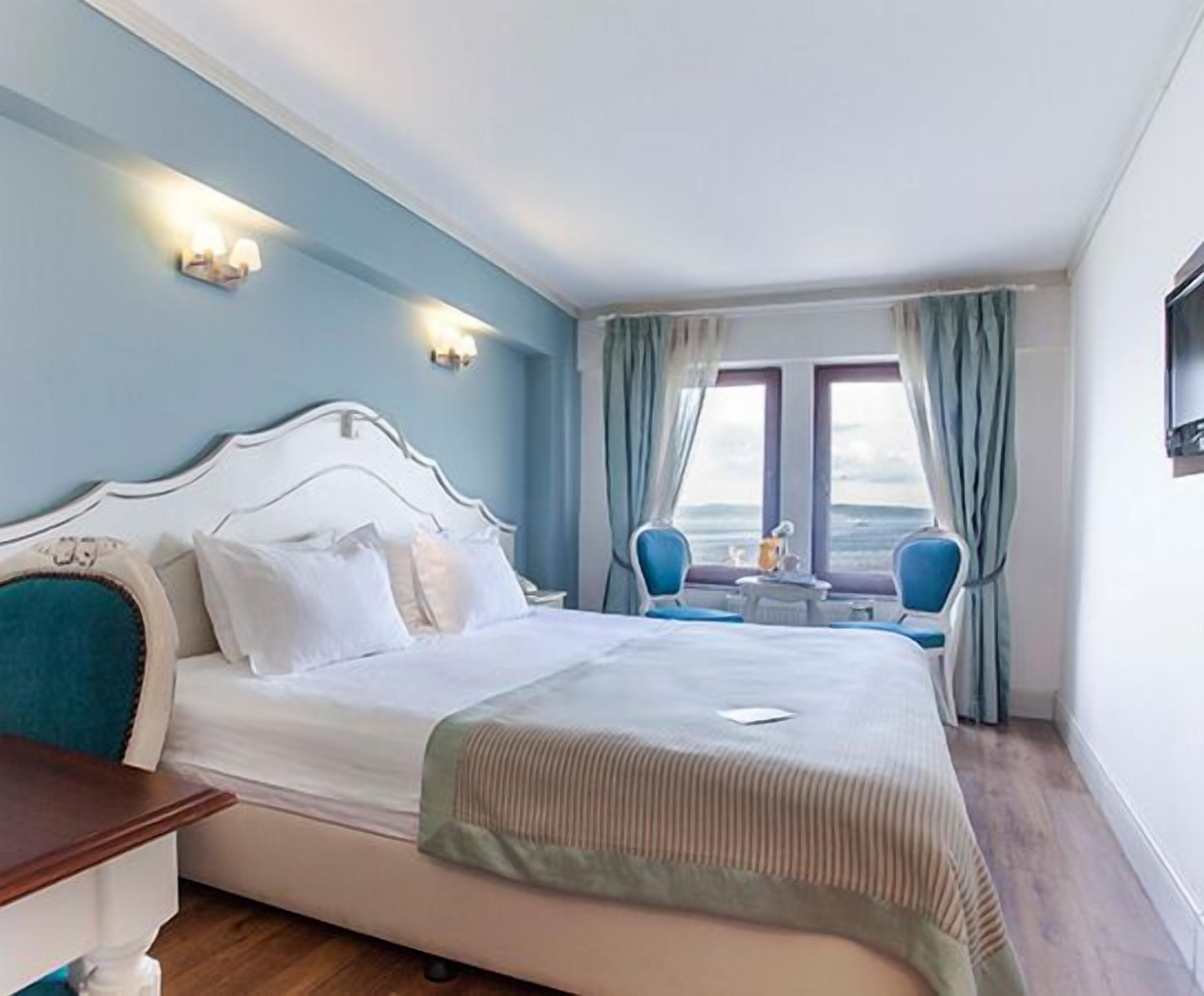 double or twin room | premium bedding, minibar, in-room safe, desk