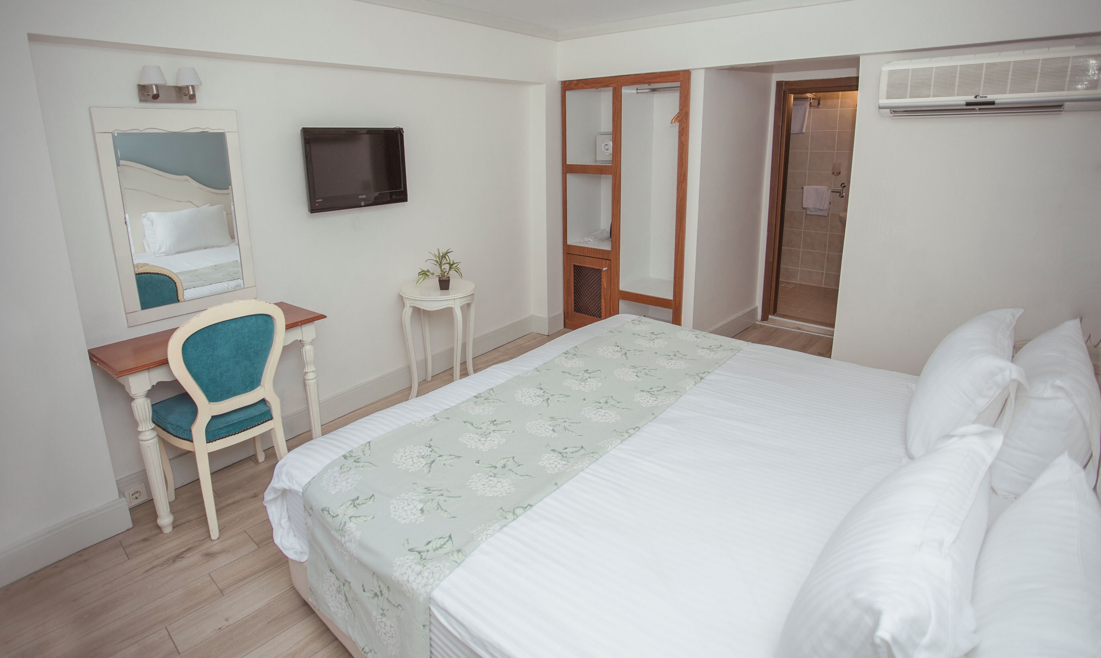 premium bedding, minibar, in-room safe, desk