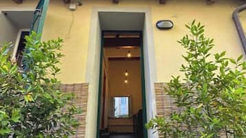 Premium bedding, in-room safe, free WiFi, bed sheets