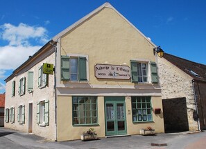 Front of property - L'Auberge de l'Omois (Vallées-en-Champagne)
