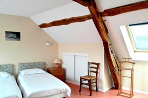Standard Room, 2 Single Beds | Desk, soundproofing, free WiFi - L'Auberge de l'Omois (Vallées-en-Champagne)