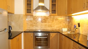 Fridge, microwave, coffee/tea maker, cookware/dishes/utensils