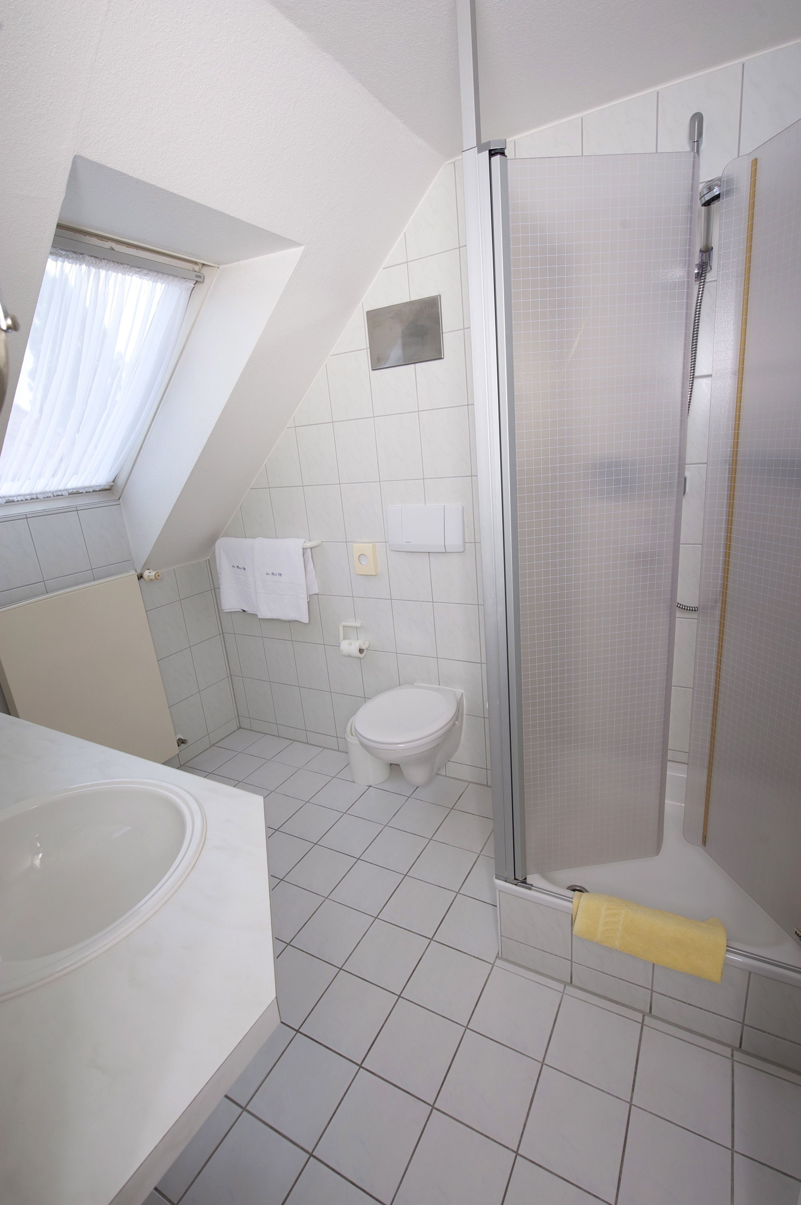 double room, vineyard view | bathroom shower