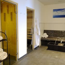 Een sauna, lichaamsbehandelingen, aromatherapie, gezichtsbehandelingen
