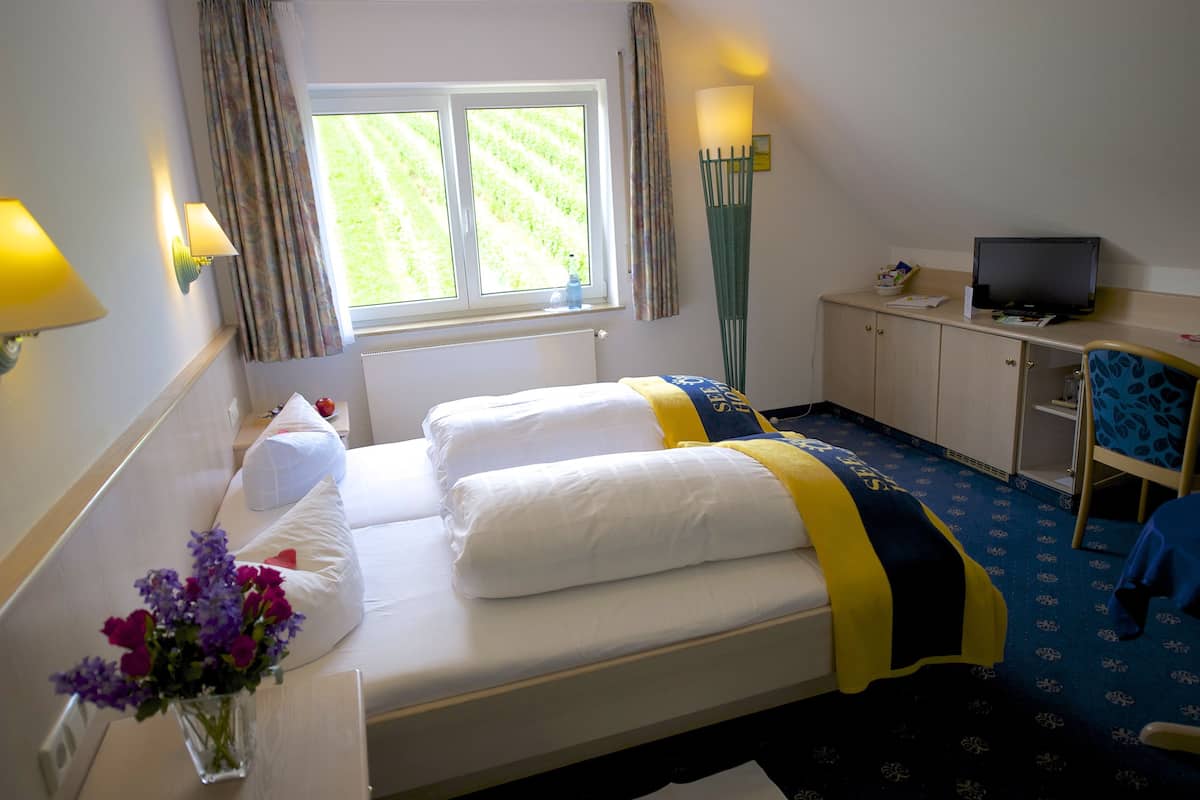 double room, vineyard view | minibar, in-room safe, desk, rollaway beds