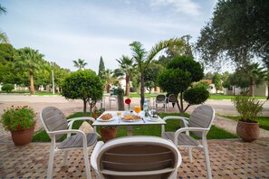 Breakfast, lunch and dinner served - Diamant Vert (Ain Chkef)