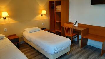 Chambre Confort avec lits jumeaux | Rideaux occultants, chambres insonorisées, Wi-Fi gratuit, draps fournis