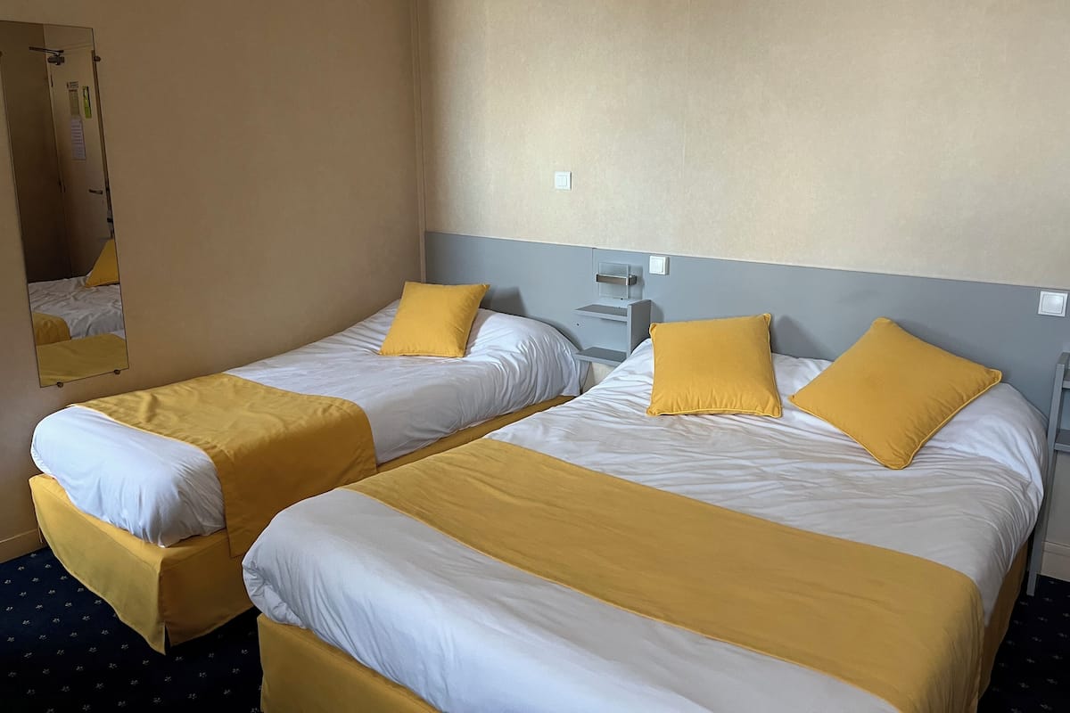 Desk, free cots/infant beds, free WiFi, bed sheets