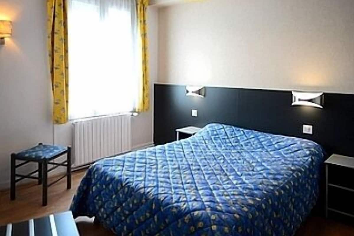 Double Room | Desk, free cribs/infant beds, free WiFi, bed sheets