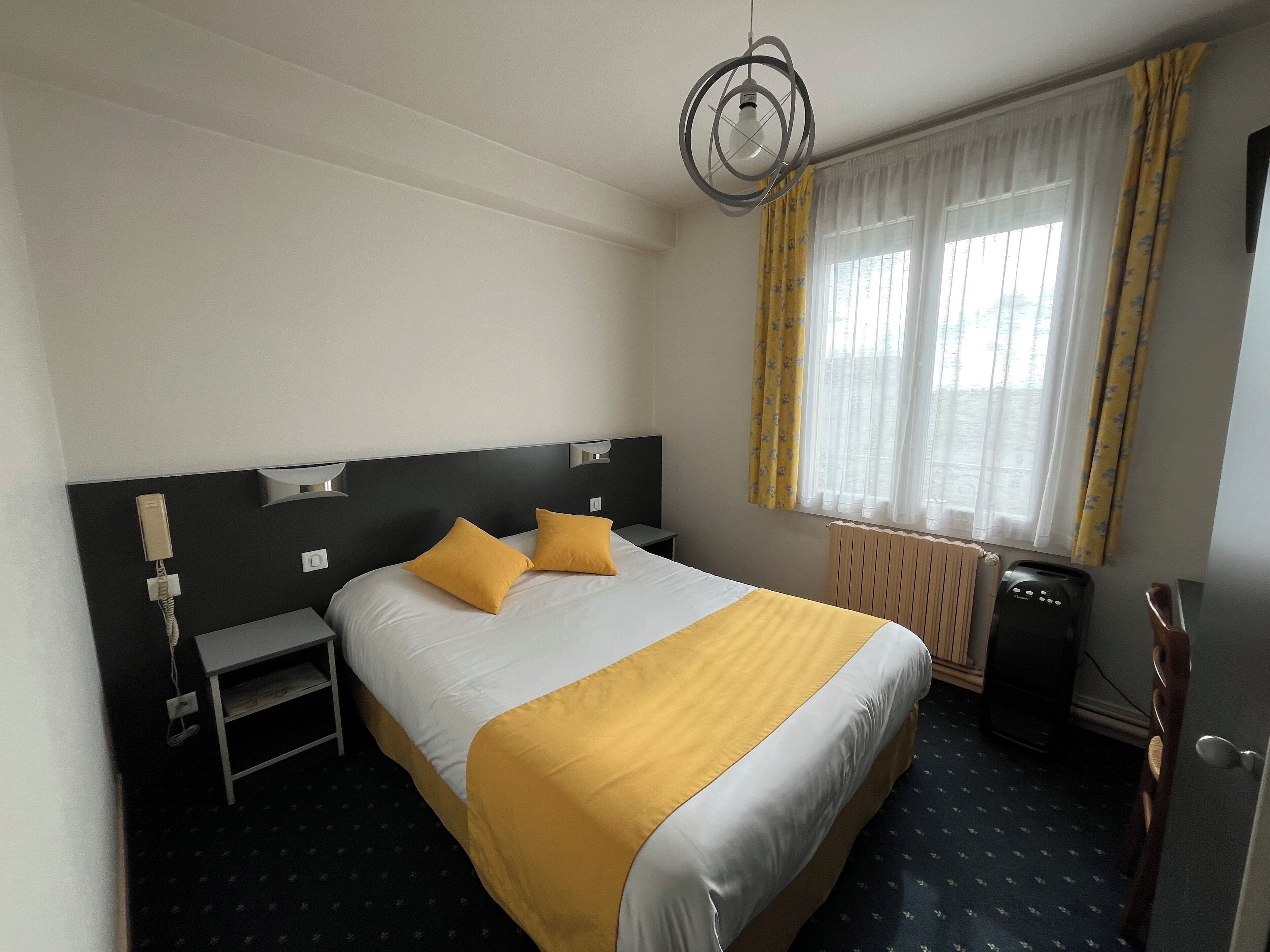 Desk, free cots/infant beds, free WiFi, bed sheets