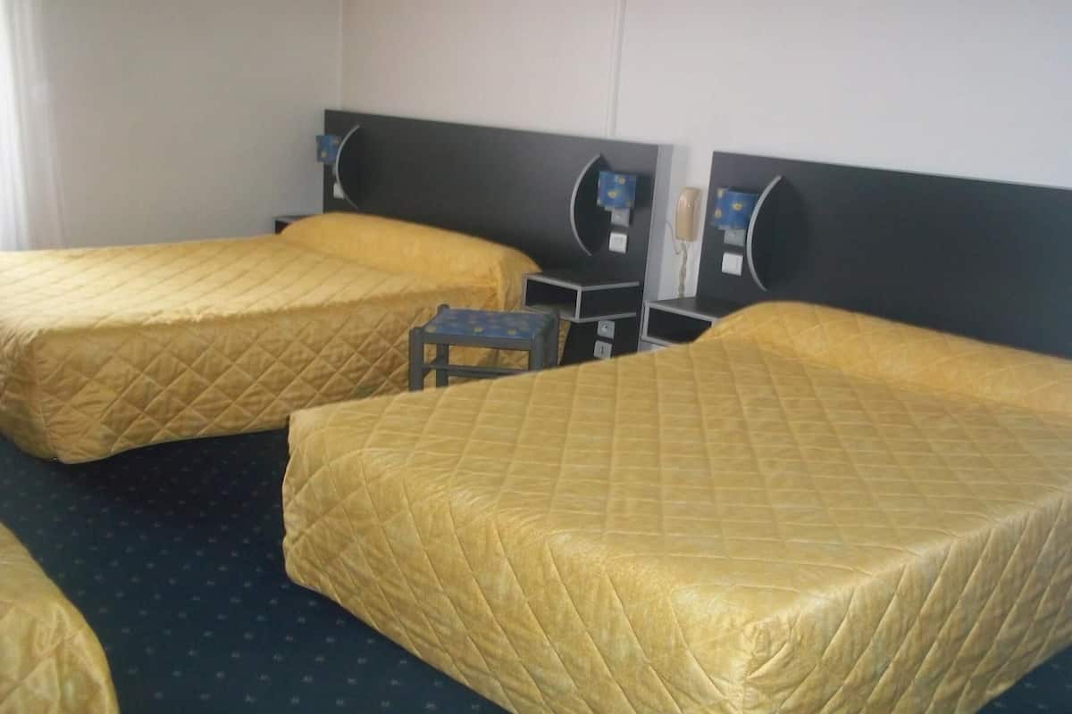 Family Room | Desk, free cribs/infant beds, free WiFi, bed sheets