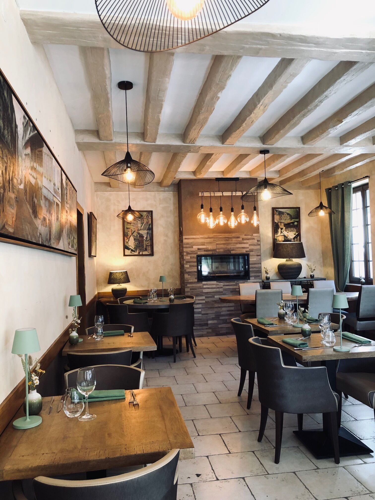 Breakfast, lunch and dinner served