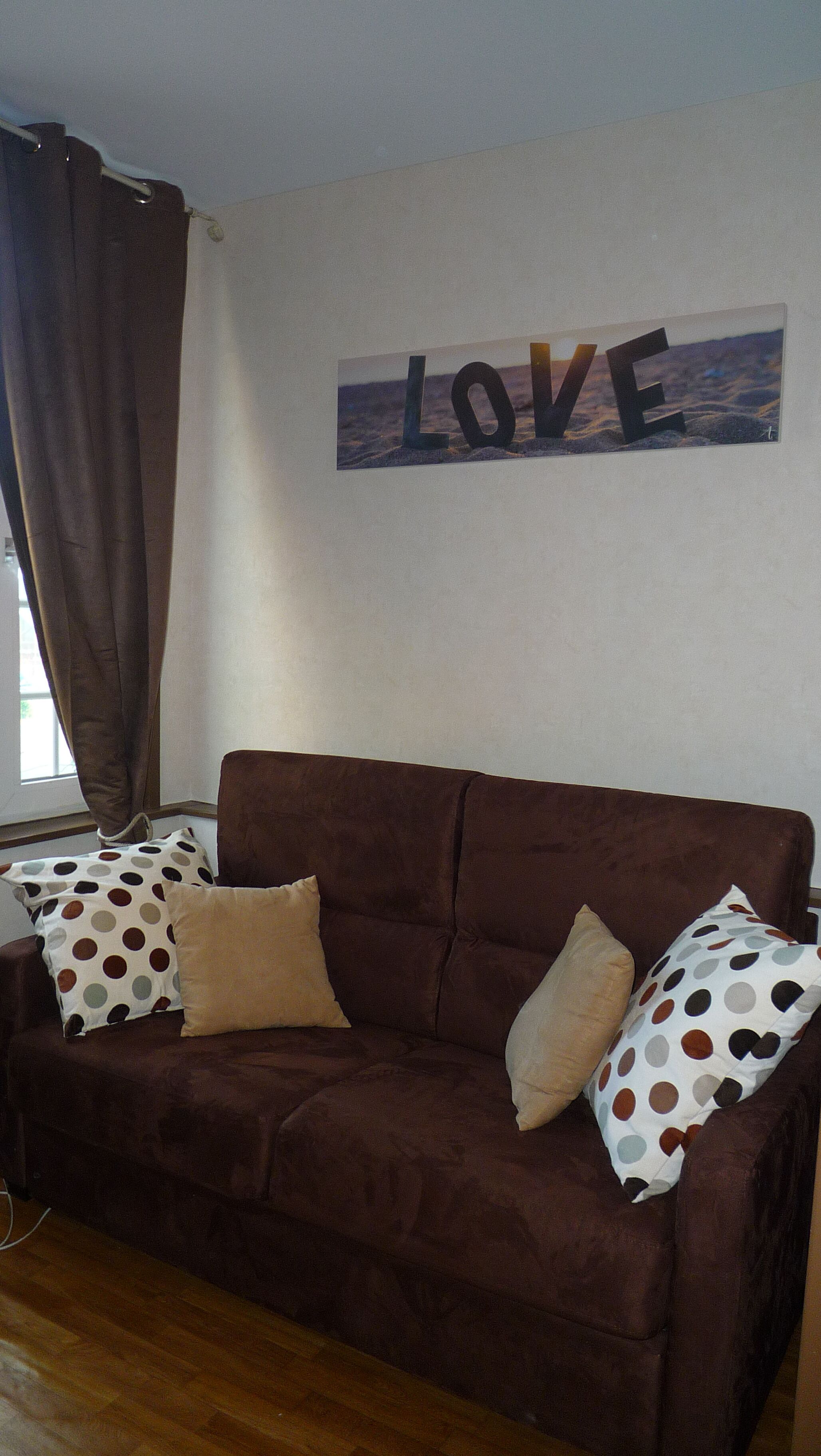 triple room | living area | tv