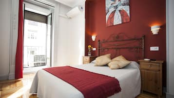 Quarto casal ou duplo standard, vista para a cidade | 1 quarto, roupas de cama premium, cofres nos quartos