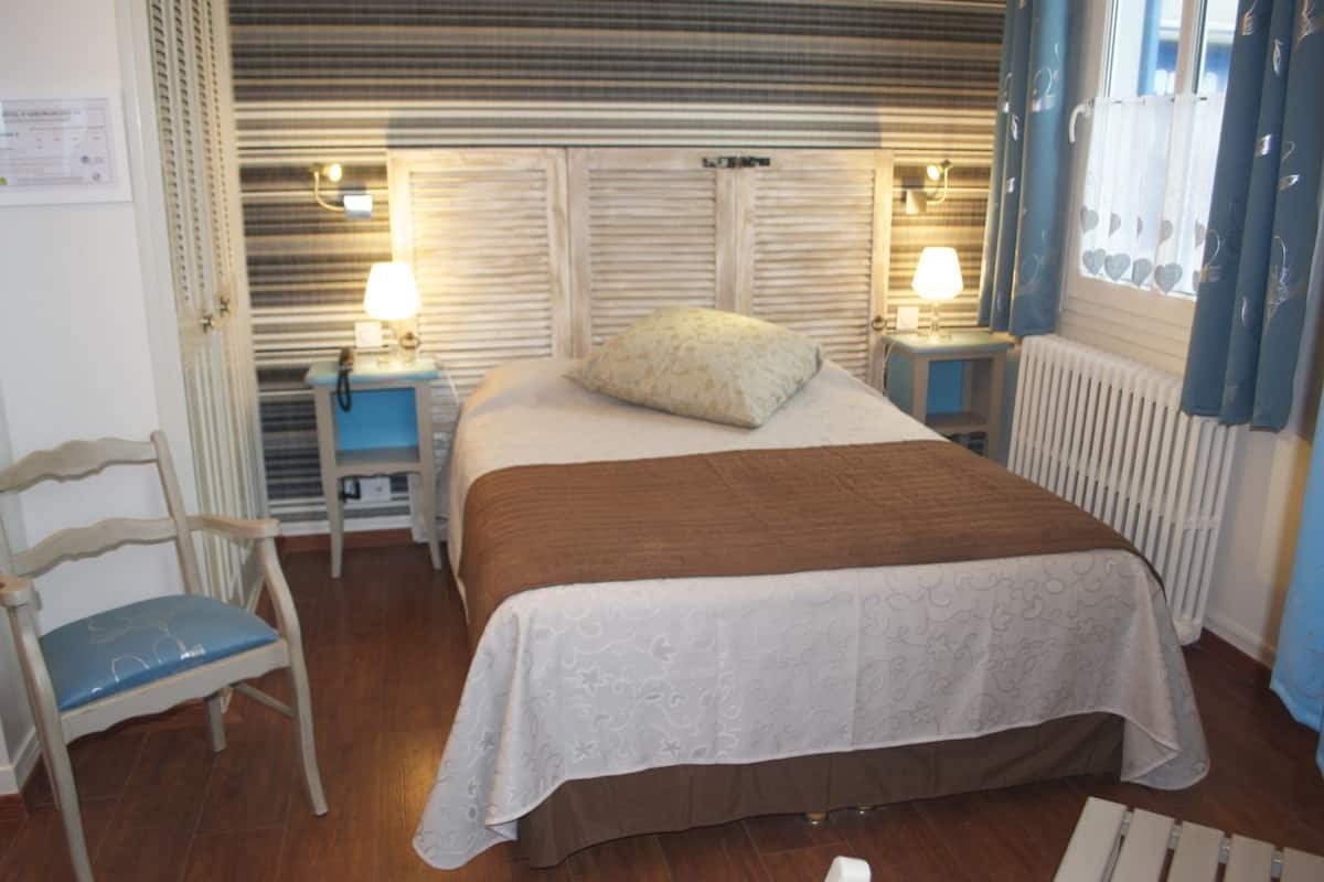 Deluxe Double Room | Desk, free cots/infant beds, rollaway beds, free WiFi