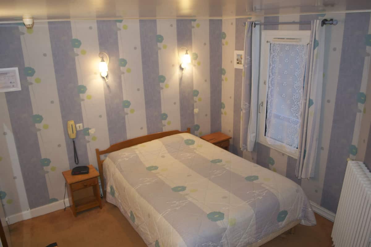Standard Double Room | Desk, free cots/infant beds, rollaway beds, free WiFi
