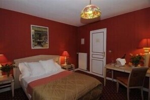 Confort Double Room, shower | Room service - dining